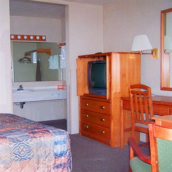 Main Motel - An Independent Magnuson Hotel Ийли Екстериор снимка