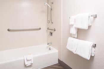Main Motel - An Independent Magnuson Hotel Ийли Екстериор снимка